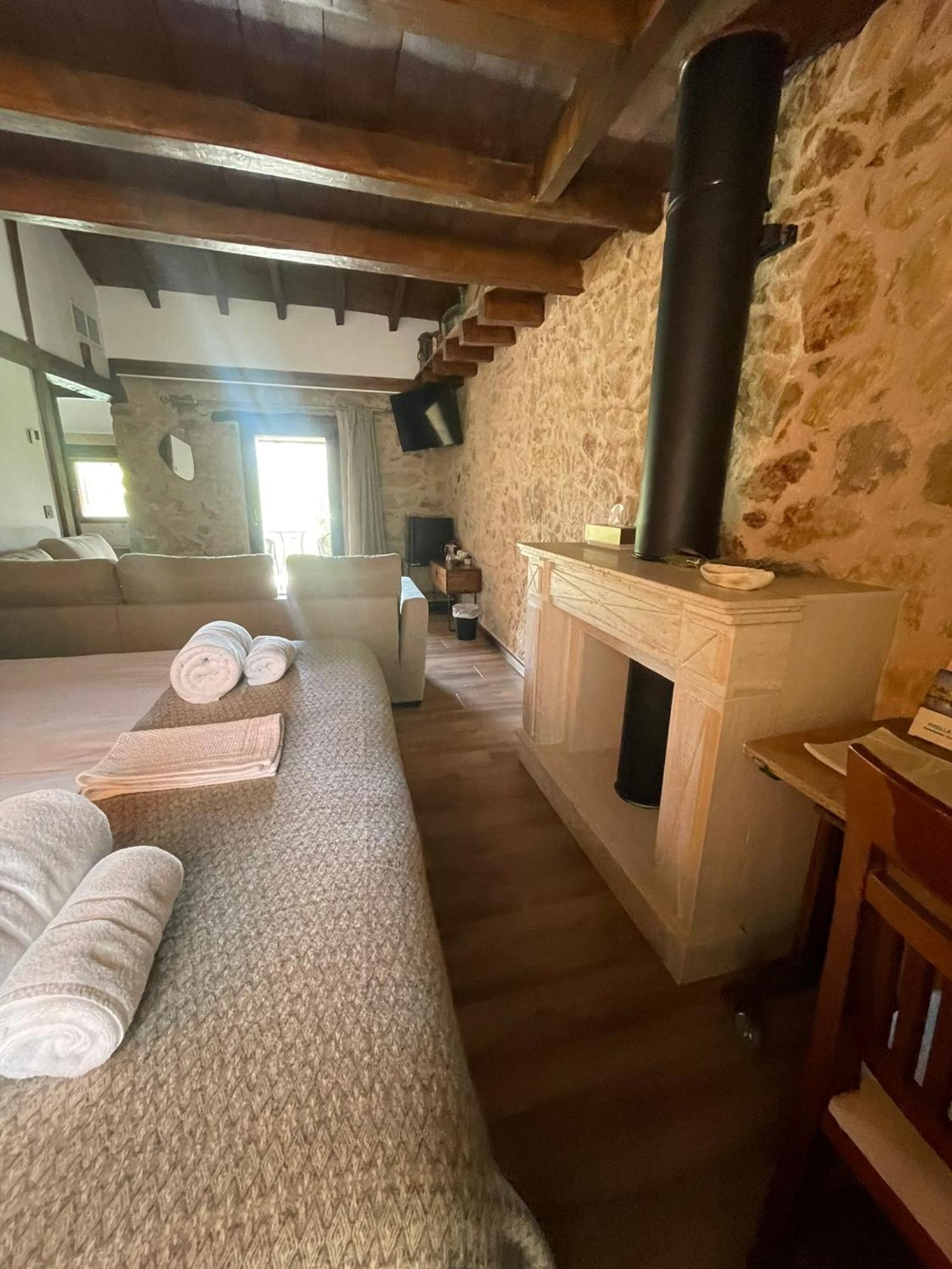 La Casa Del Cantero Pinilla del Valle Esterno foto